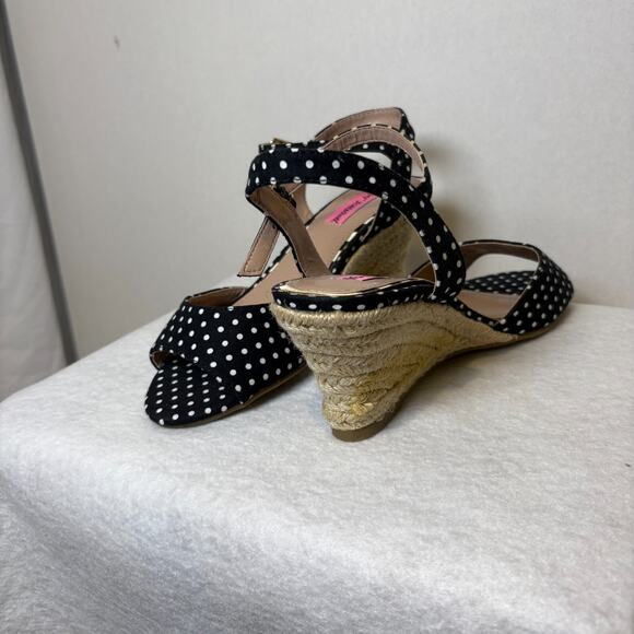 Betsey Johnson Athena Wedge Sandal Strap 7.5 Black/White Polka Dot/New - Picture 4 of 7